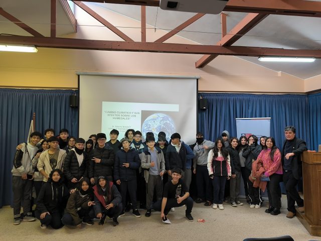 50 estudiantes de la comuna de San Pedro de la Paz participaron en charla sobre humedales y cambio climático