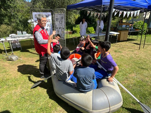 Feria Ambiental “Empápate aprendiendo”, organizada por Cs. Ambientales UdeC y Centro EULA, convocó a 211 estudiantes de la región